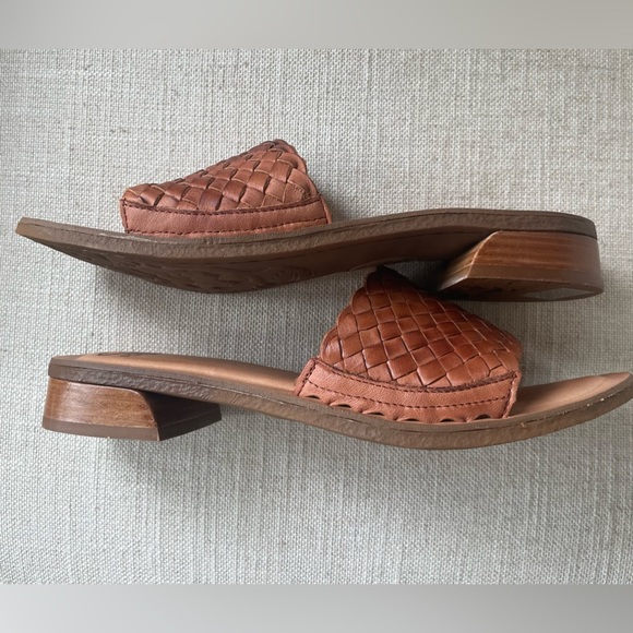 Women’s sandals - brand is Sofft - BRAND NEW - Picture 5 of 6